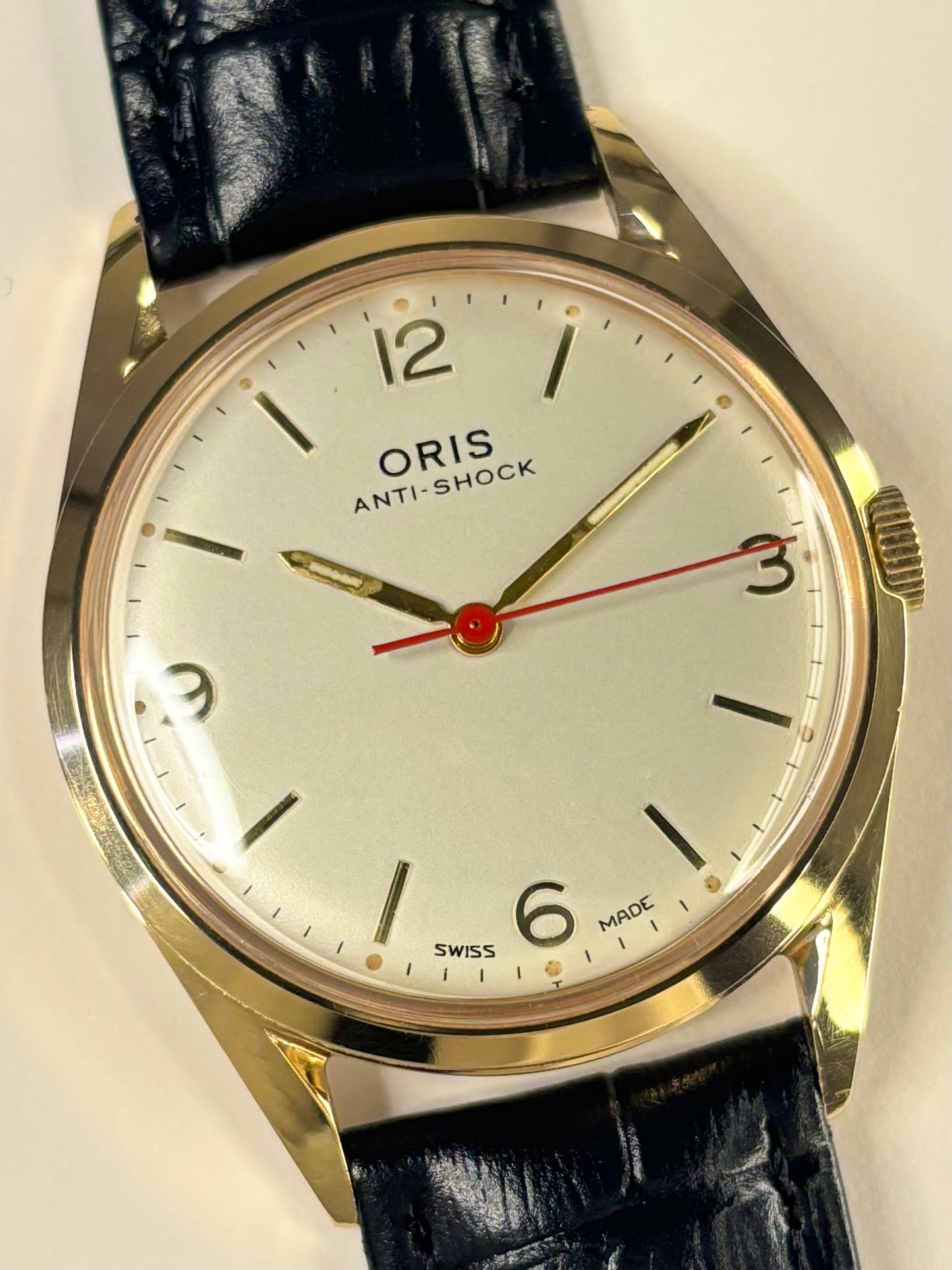 1960s Oris men’s manual wind dress watch with slim 33mm case and 18mm lugs