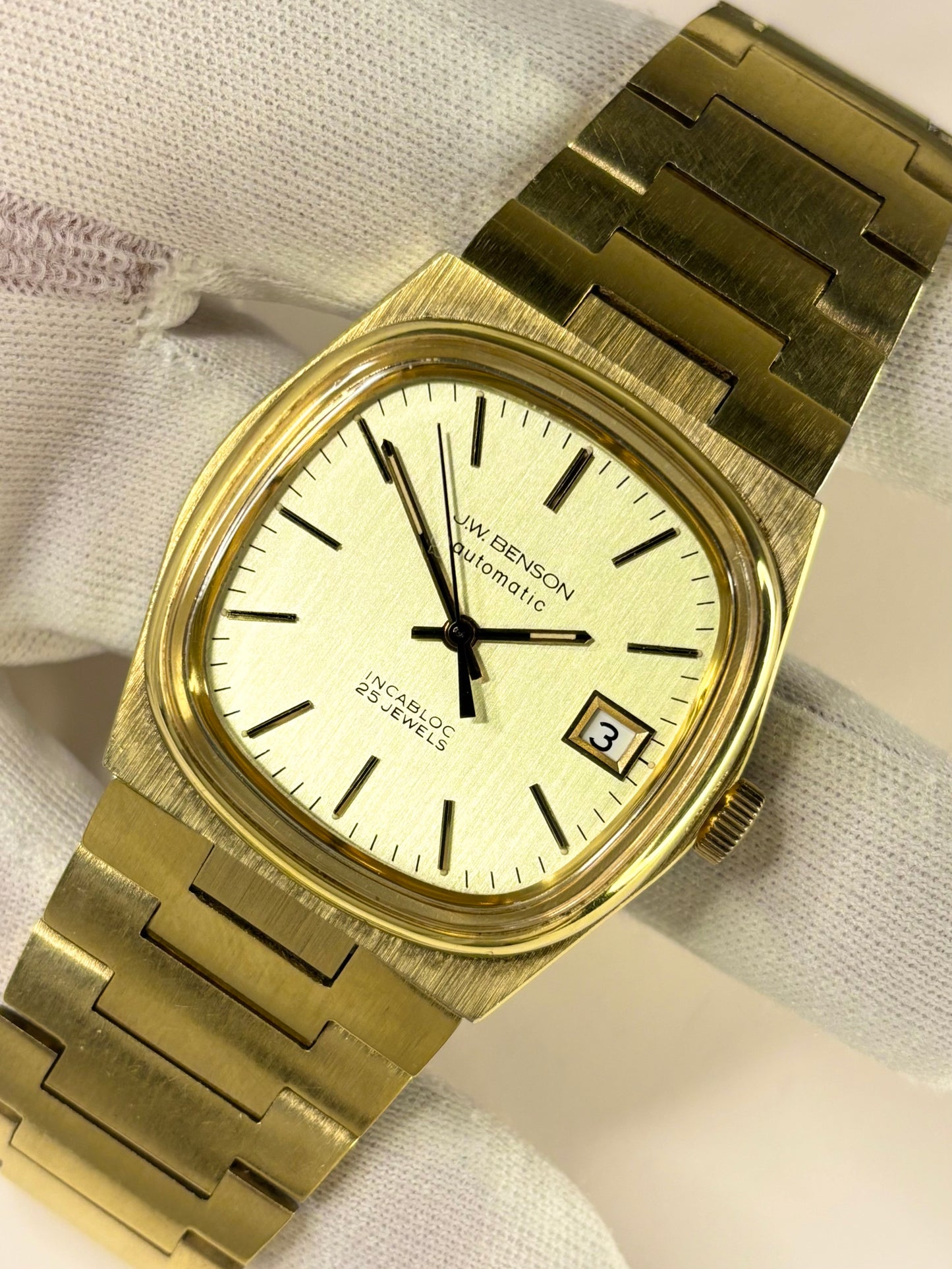 J W BENSON Vintage 1970’s Men’s Automatic Date Gold Watch