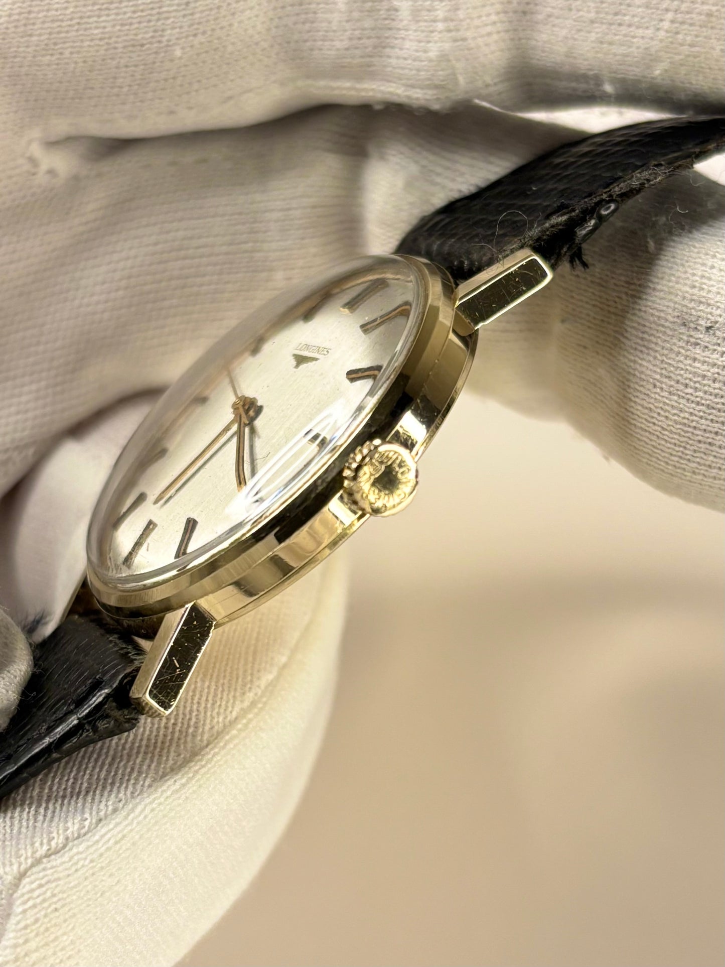 Side profile of Longines 1977 vintage men’s dress timekeeper manual wind Signed Crown