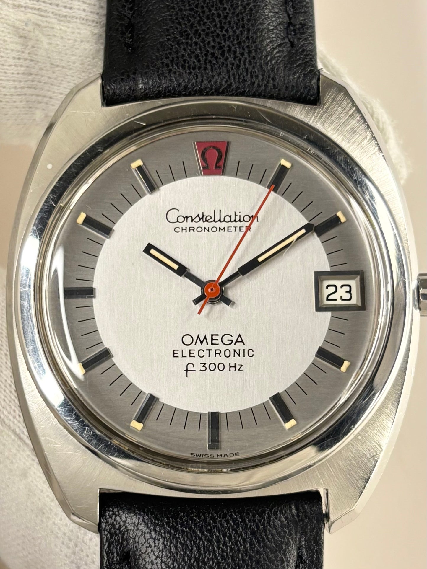 Omega Constellation f300Hz Vintage 1970’s Men’s Date Silver Dress Watch - 198.002 - 1250