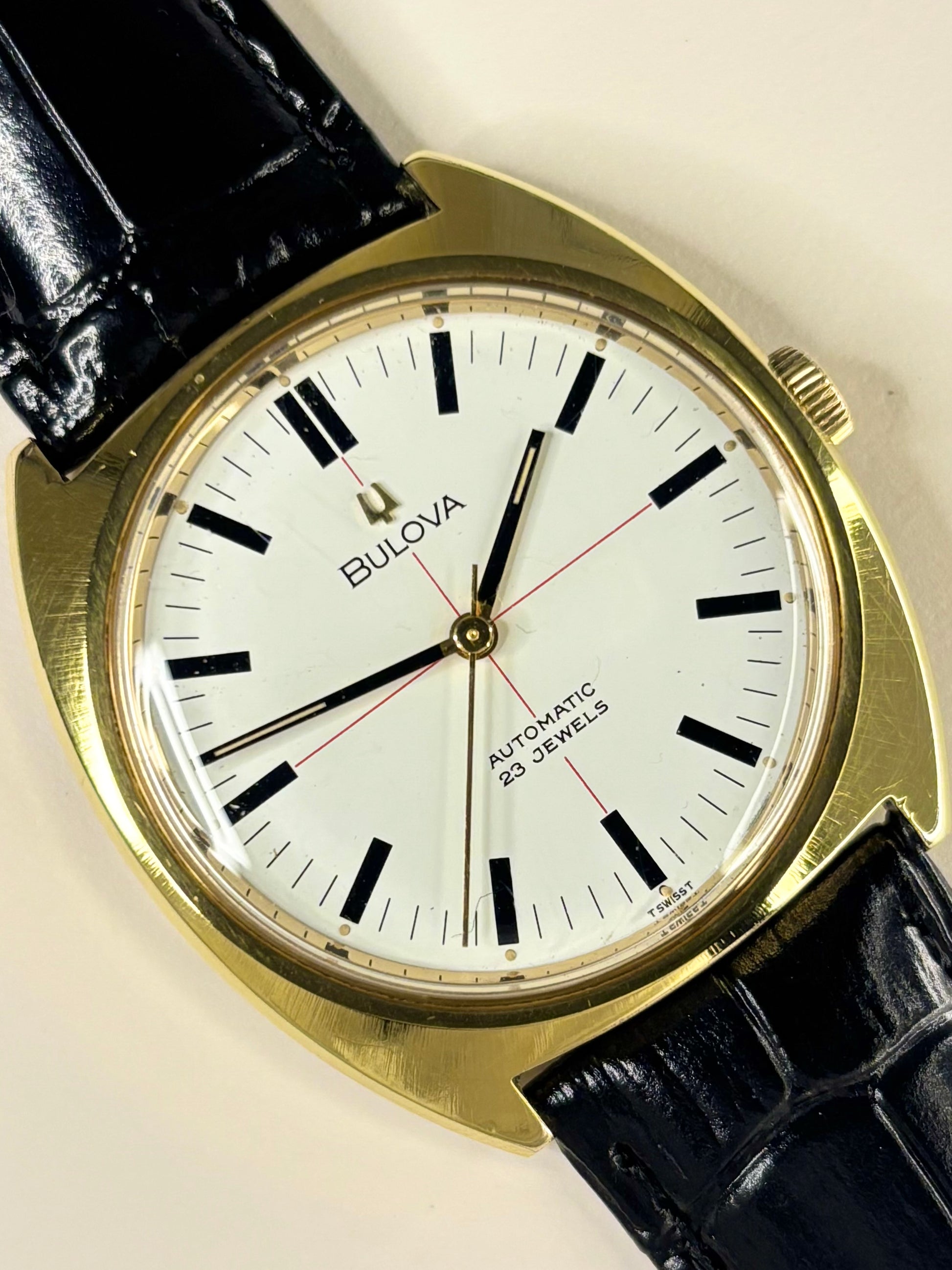 Bulova vintage men’s dress watch 1970 white dial gold-plated case