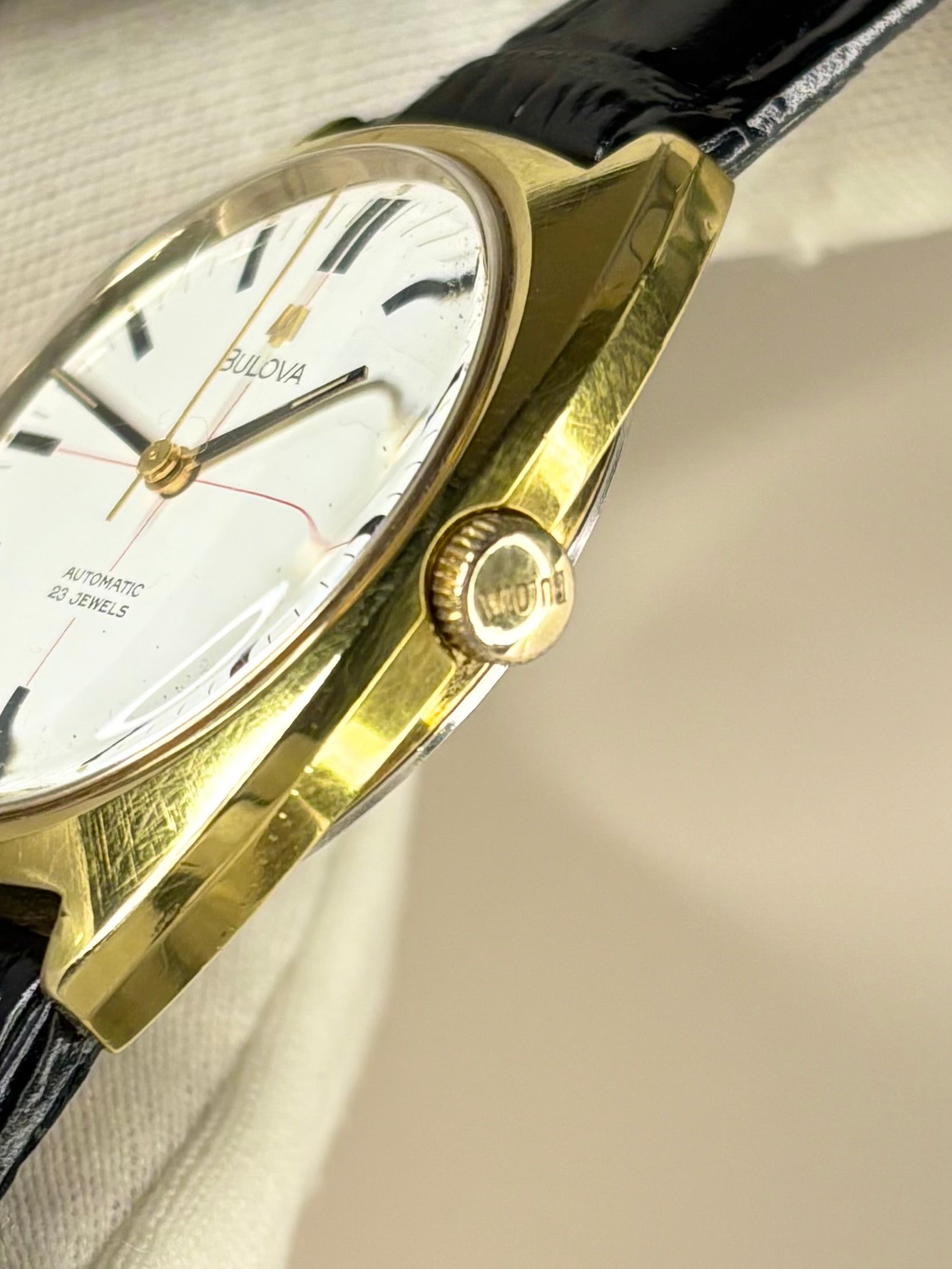 Side view of Bulova vintage 1970s automatic men’s dress watch bulova signed crown