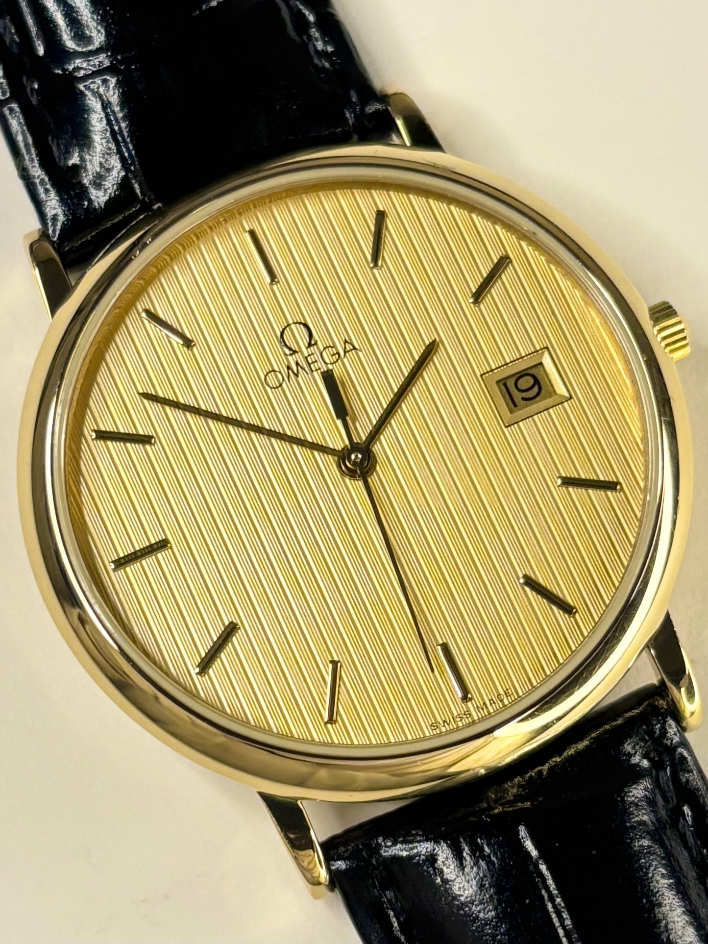 OMEGA De Ville Vintage 1980’s Men’s Quartz Date Gold Dress Watch - 196.0312