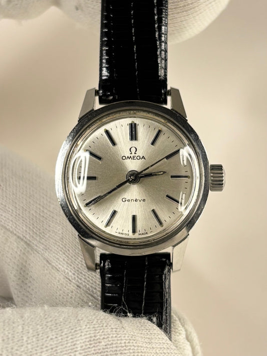 Vintage Omega Genève ladies Ref. 535.0025 stainless steel timekeeper showcasing elegant 1970s Swiss design