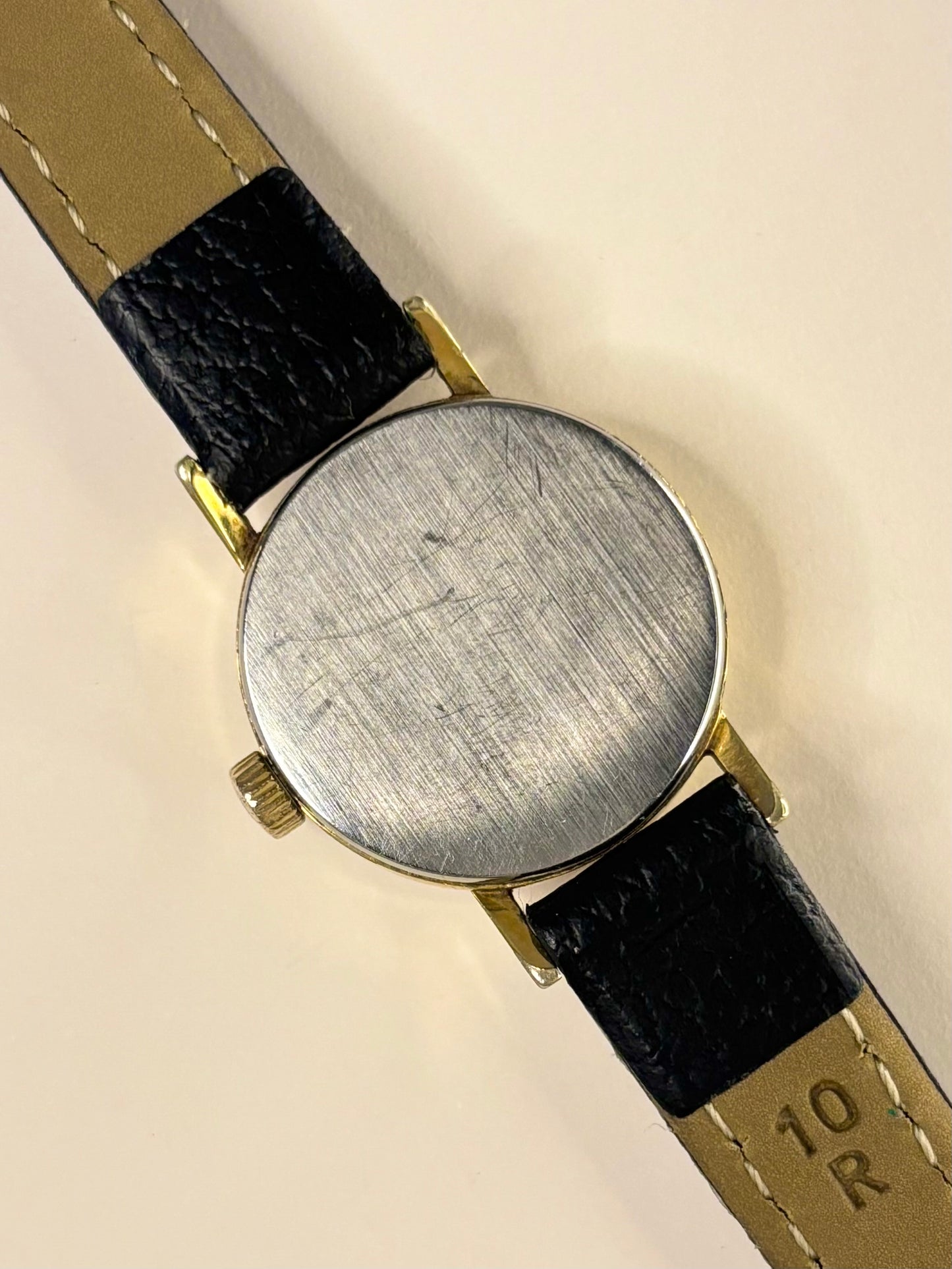 Caseback of Omega ladies vintage watch ref. 511.213 with manual wind movement cal. 620