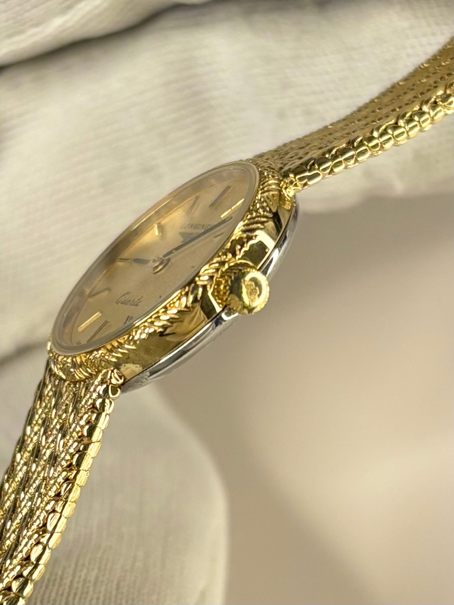 Side view of Longines ref. 6632 ladies quartz watch with gold-toned dial and 21mm case