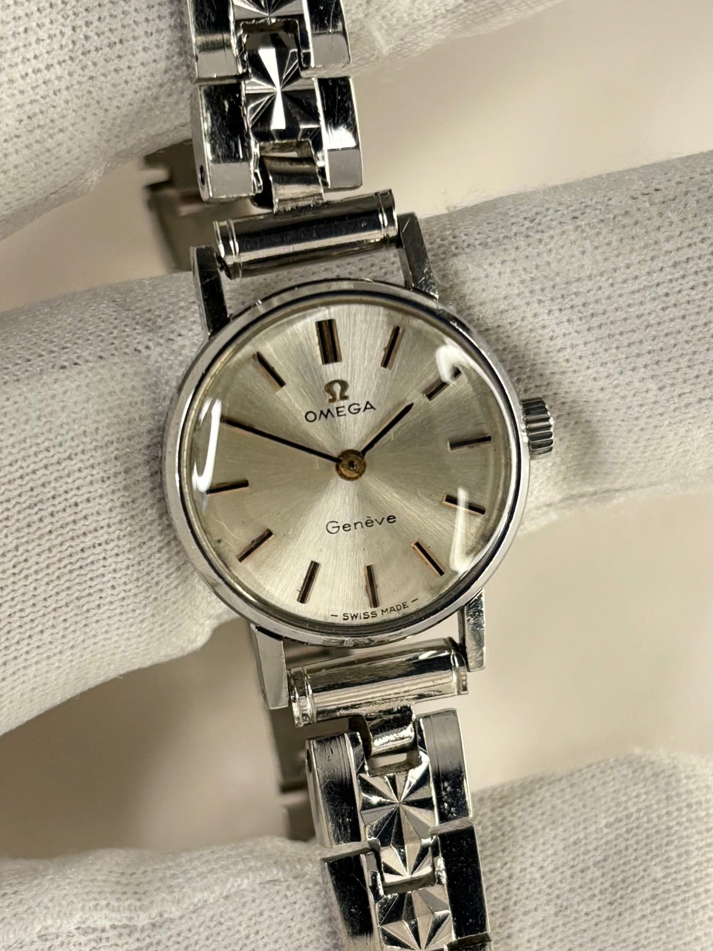 OMEGA Geneve Ladies Vintage 1960’s Manual Sunburst Dial Silver Watch