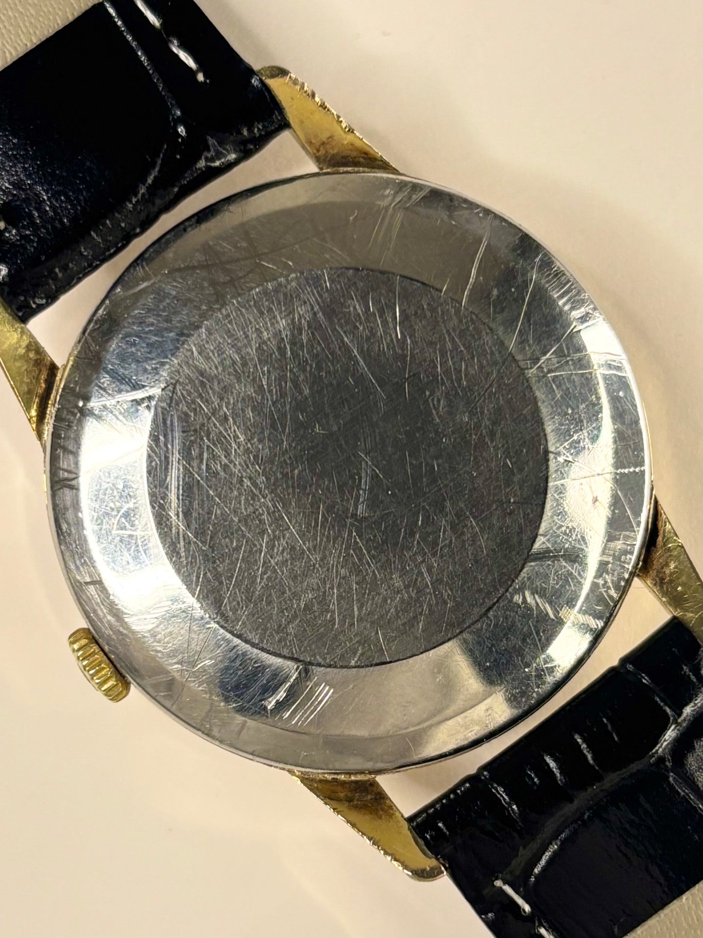 Caseback of Omega vintage men’s watch ref. 14714-61 with manual wind movement cal. 285