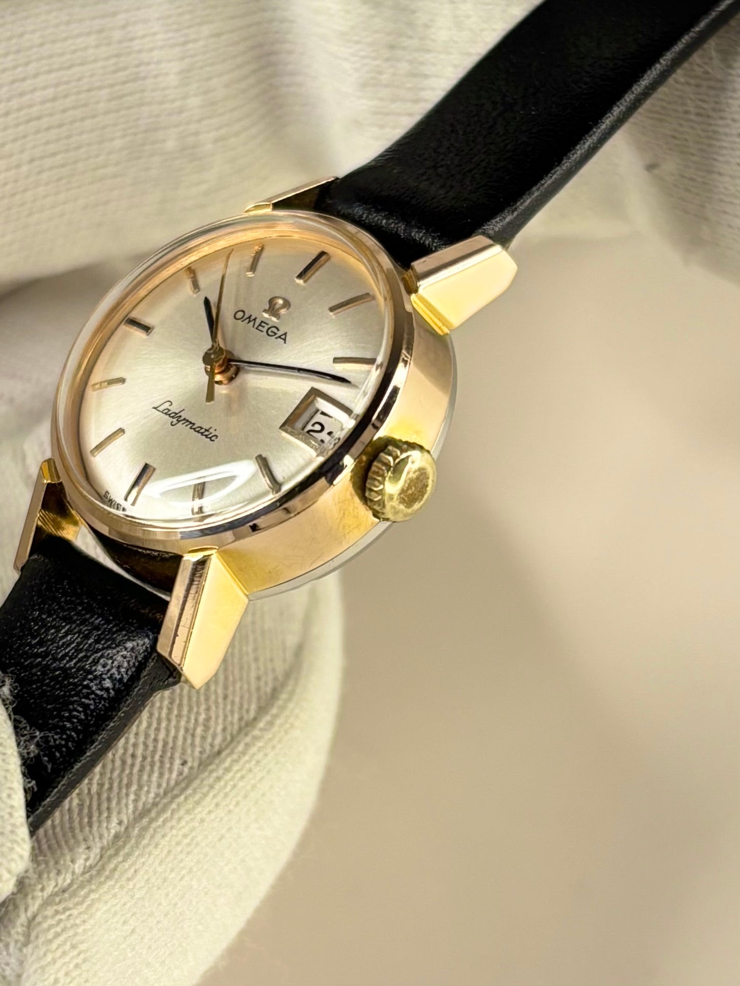 OMEGA Ladymatic Vintage 1970’s Automatic Ladies Date Gold Dress Watch - 562.005