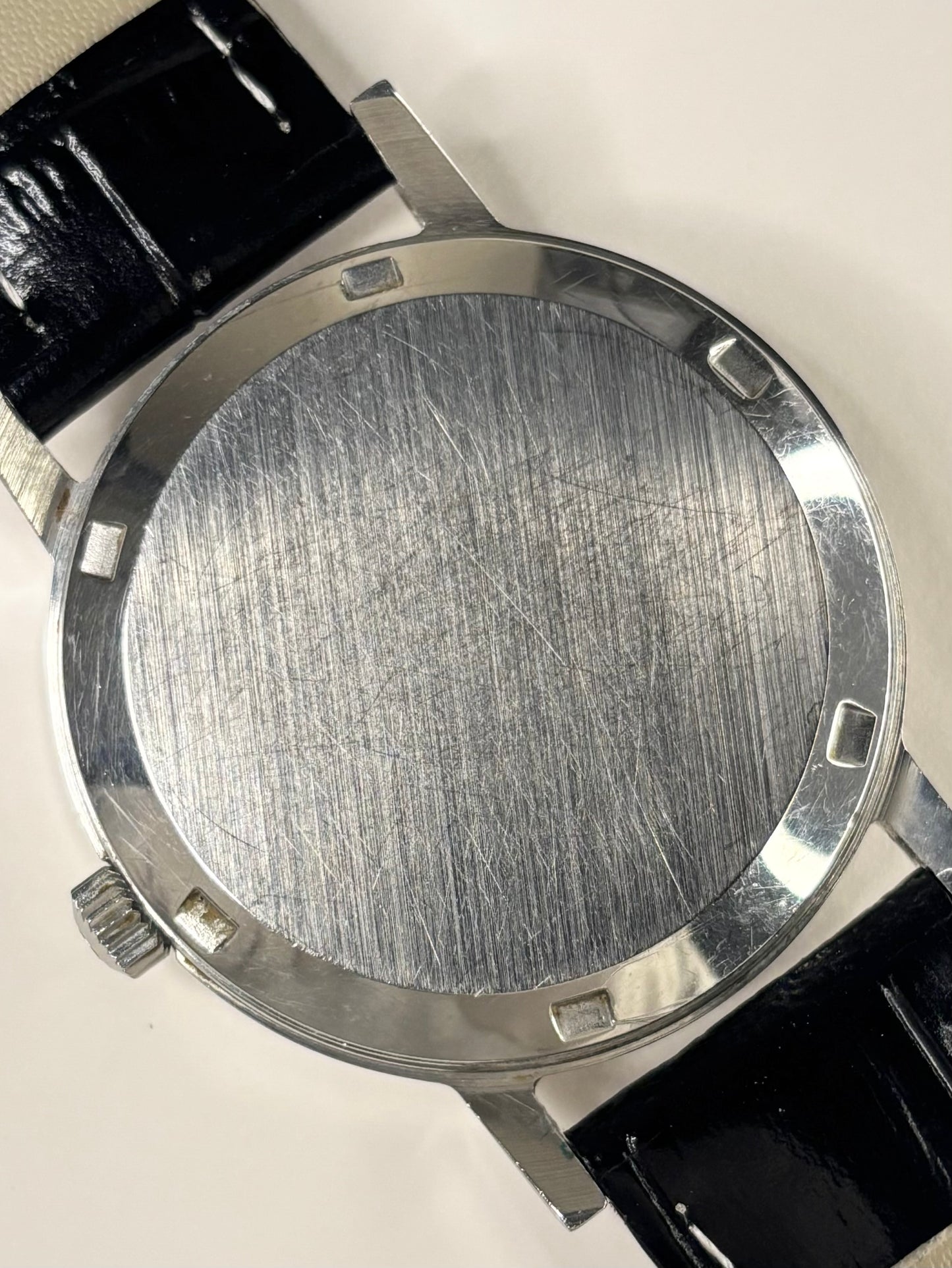 Caseback of Omega Genève vintage men’s watch ref. 166.0163 with automatic movement