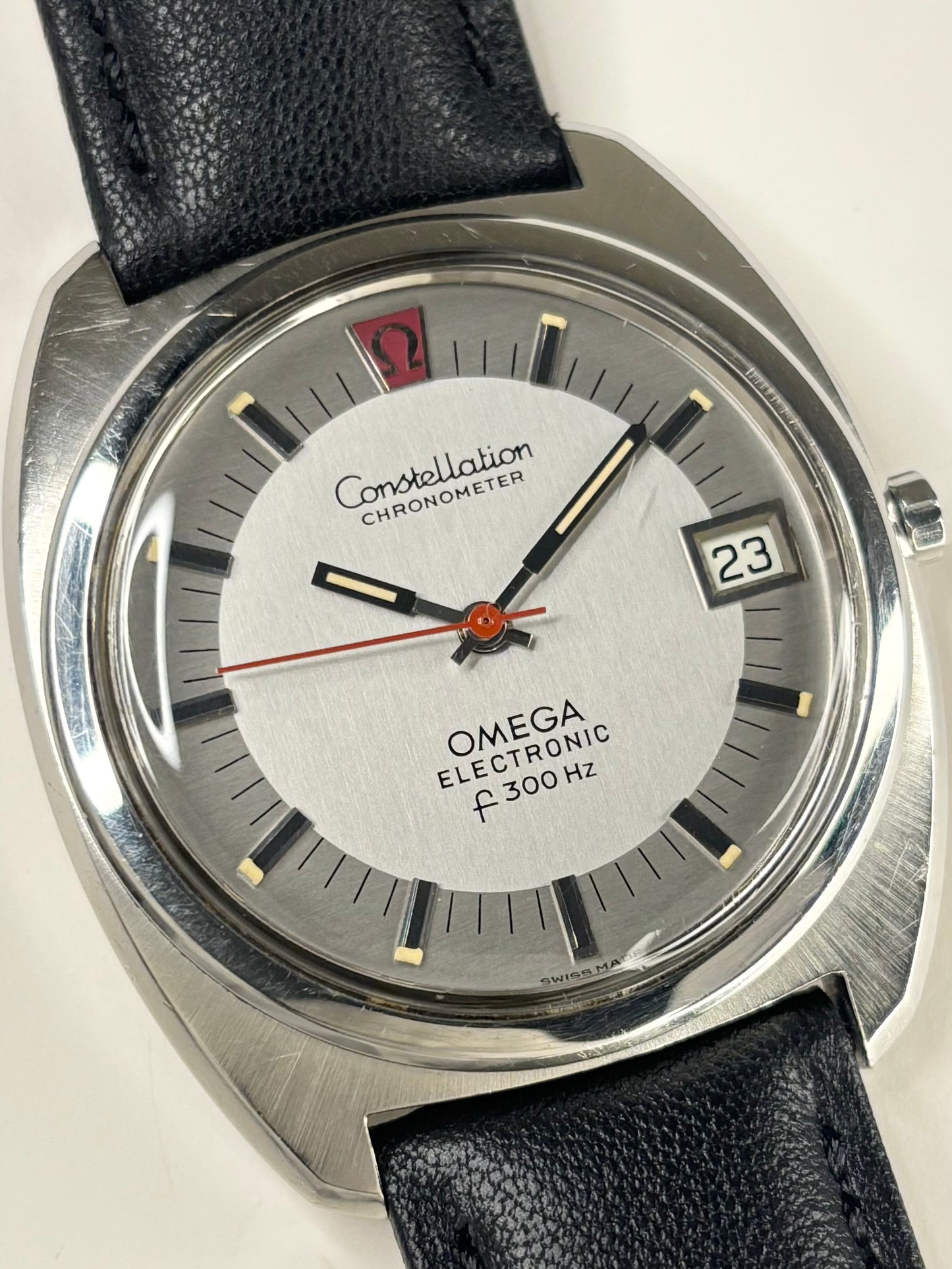 Omega Constellation f300Hz Vintage 1970’s Men’s Date Silver Dress Watch - 198.002 - 1250