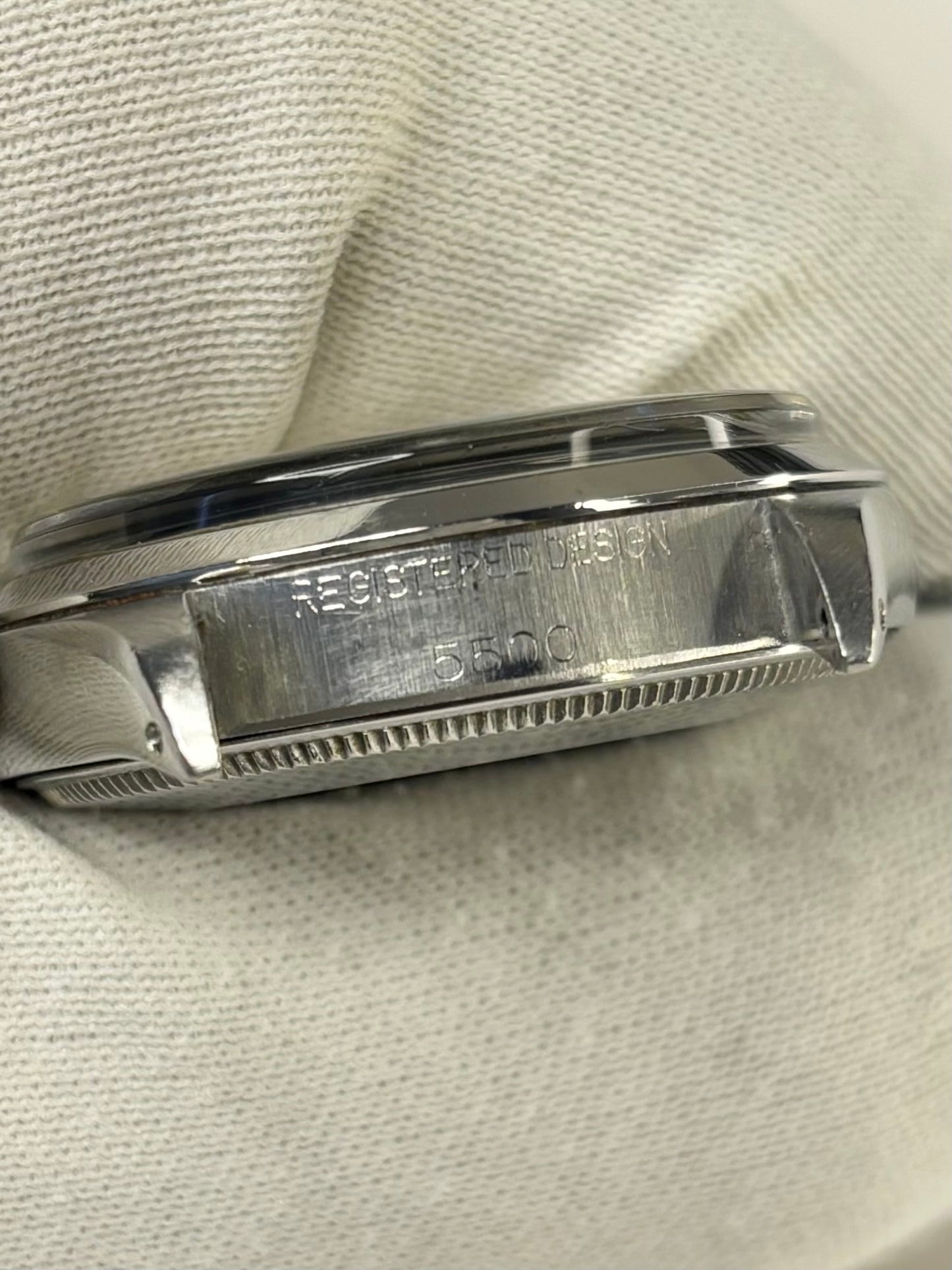lug view of Rolex Oyster-Perpetual vintage men’s watch ref. 5500 with automatic movement cal. 1500