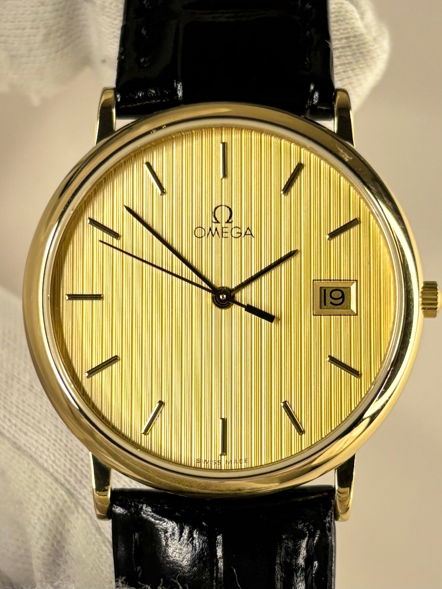 OMEGA De Ville Vintage 1980’s Men’s Quartz Date Gold Dress Watch - 196.0312