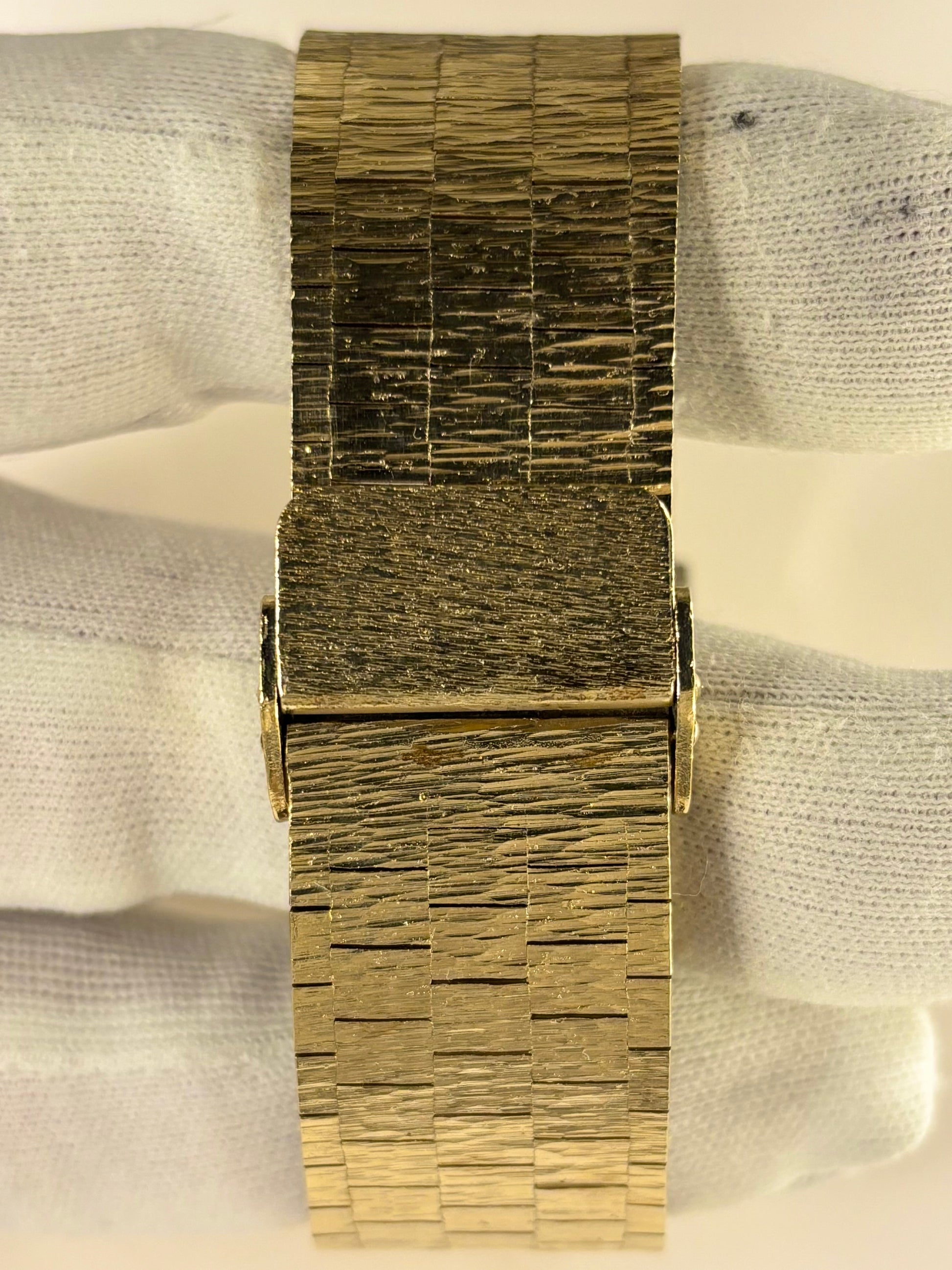 bracelet of Carronade vintage 1979 men’s gold plated dress watch