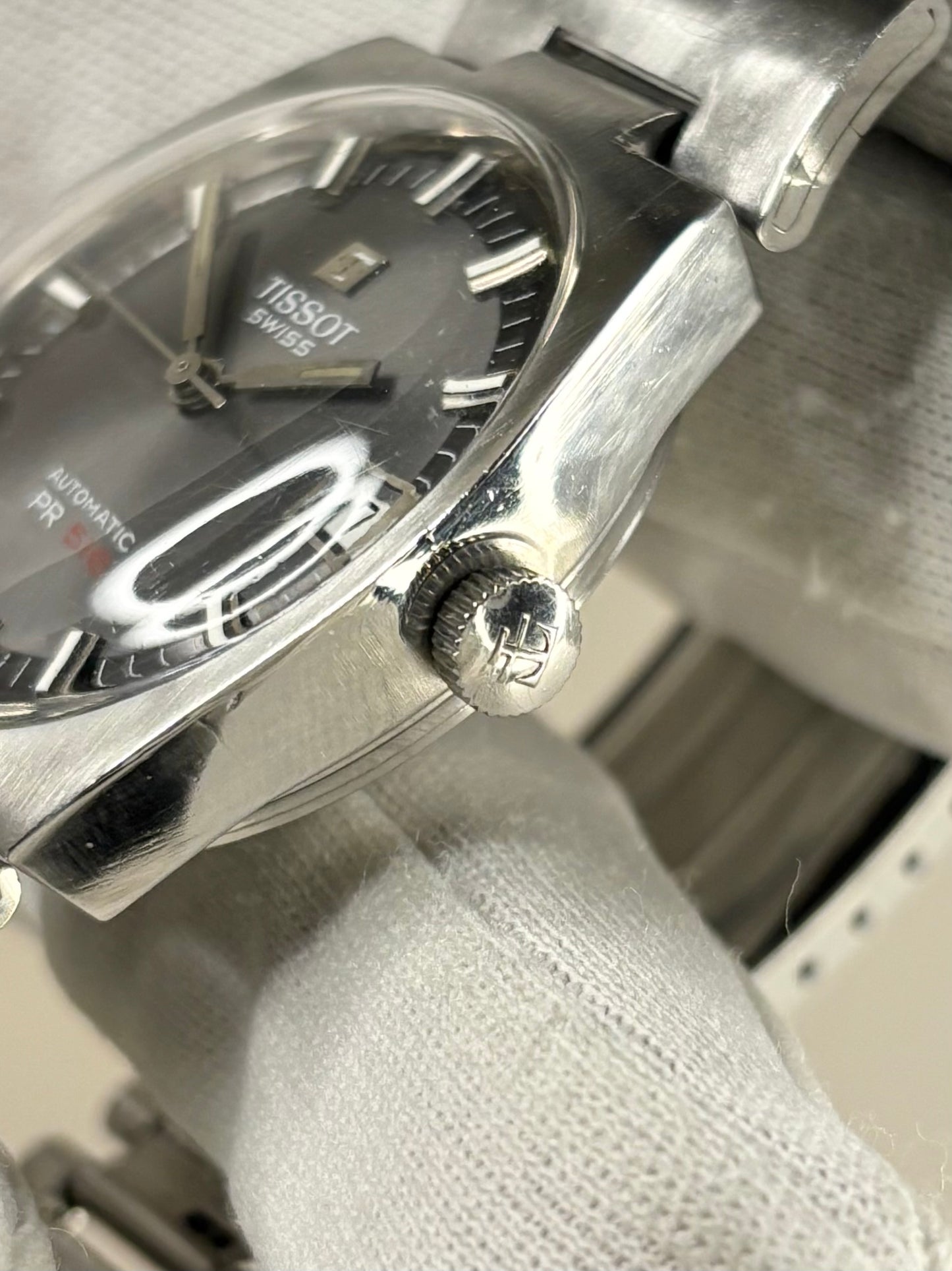 Side profile of Tissot PR516 Ref. 44630-2X 1973 men’s vintage timekeeper with slim stainless steel case styling