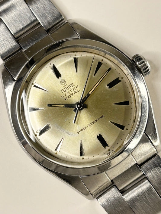 Vintage Tudor Oyster Ref. 7934 men’s stainless steel timekeeper showcasing classic 1960s Swiss design