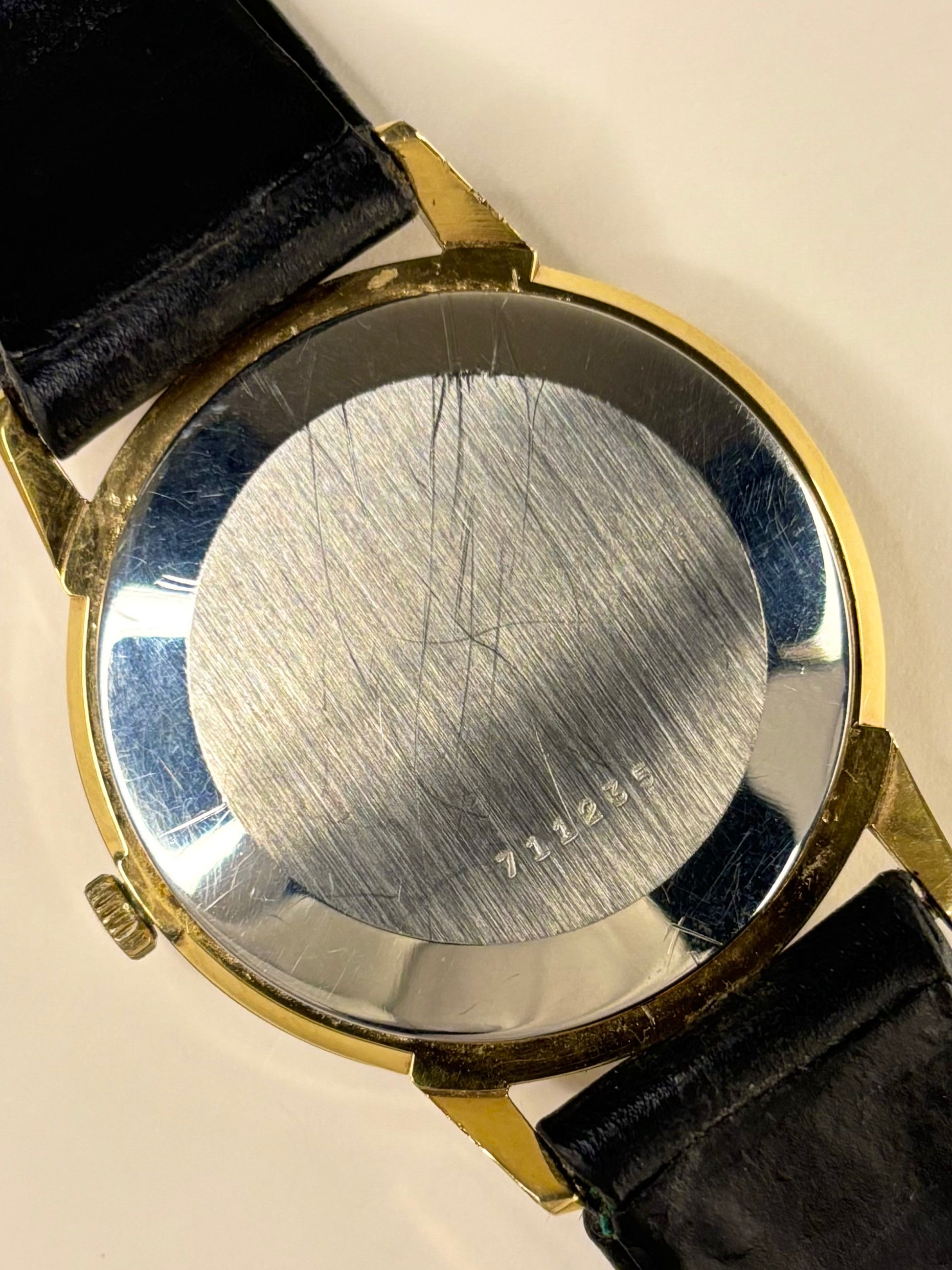 Caseback of Record De Luxe vintage 1960s gold plated manual dress watch