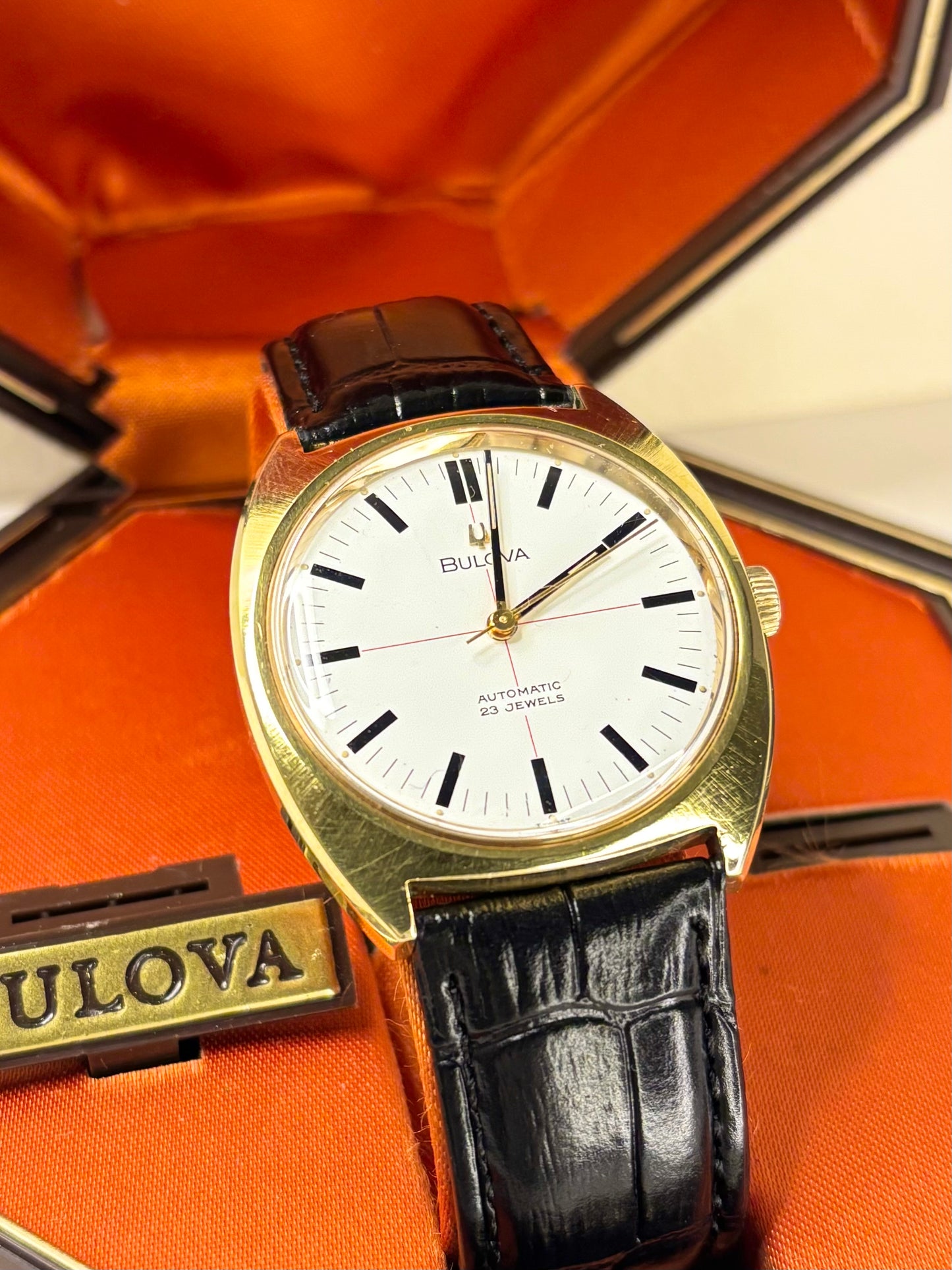 Bulova vintage men’s dress watch 1970 white dial gold-plated case