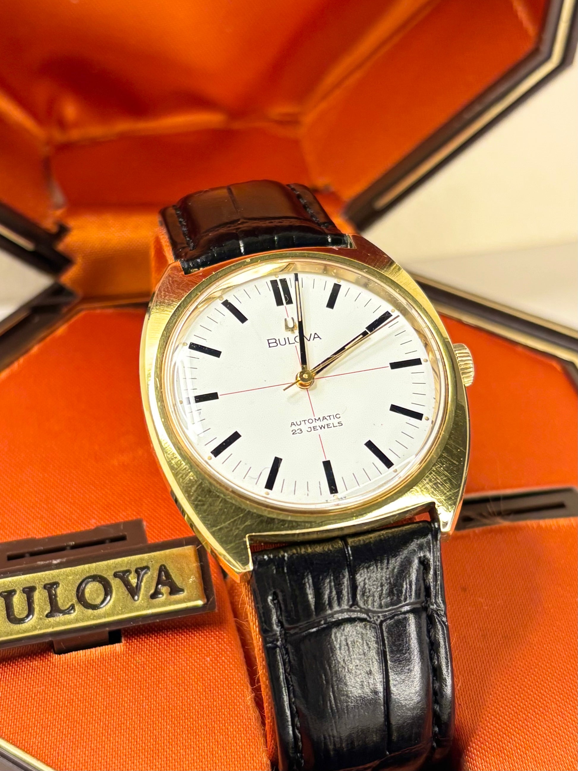 Bulova vintage men’s dress watch 1970 white dial gold-plated case