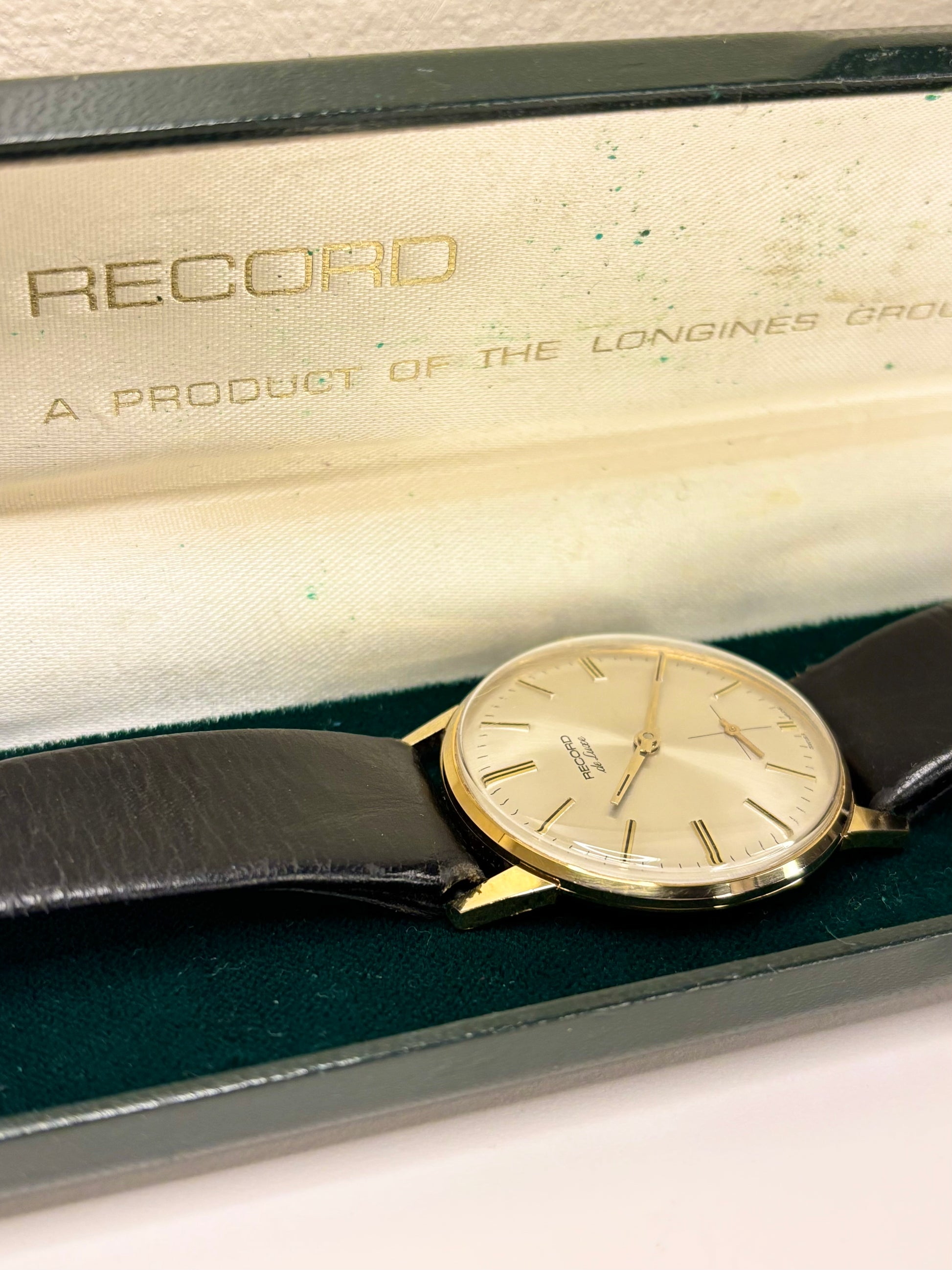 Authentic Record De Luxe 1960s vintage timekeeper with original strap and box