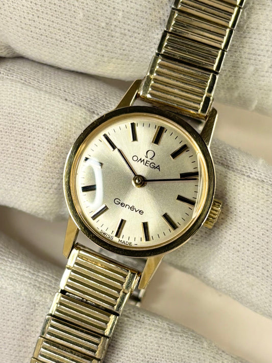 Vintage 1971 Omega Genève ladies timepiece — manual wind mechanism, 21mm gold-plated case, classic design