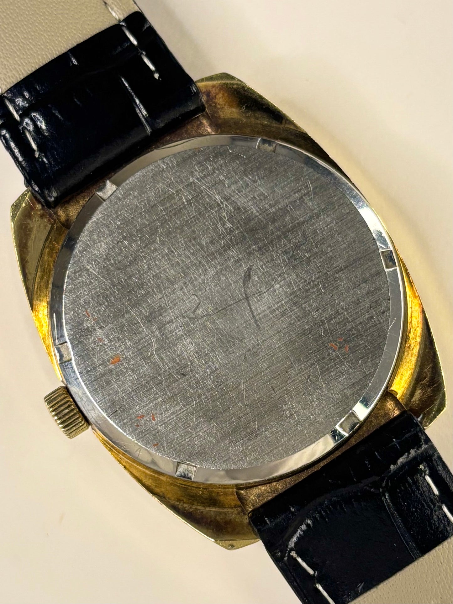 Ingersoll 1971 — 34mm gold-plated case, manual wind dress watch, white sunburst dial. caseback view