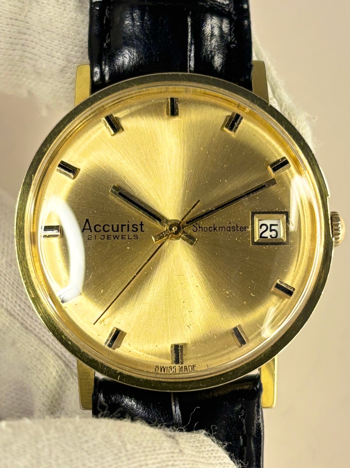 ACCURIST Vintage 1970’s Men’s Manual Date Gold Dress Watch