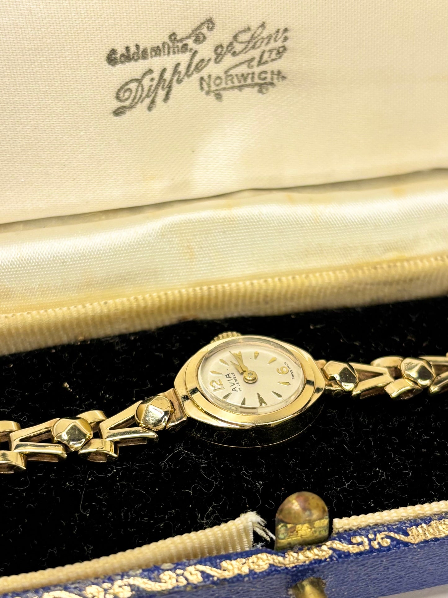 Avia 1966 ladies vintage timekeeper with solid gold case, solid gold bracelet, white dial, manual movement and original presentation box