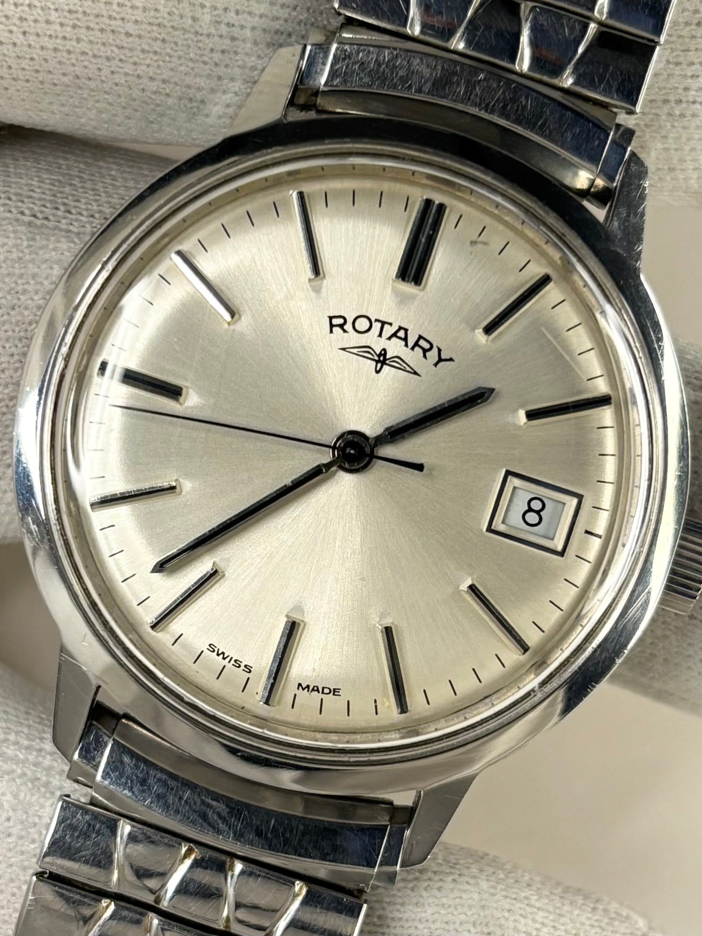 Refined Rotary 1981 stainless steel vintage men’s dress timekeeper with minimalist Swiss styling