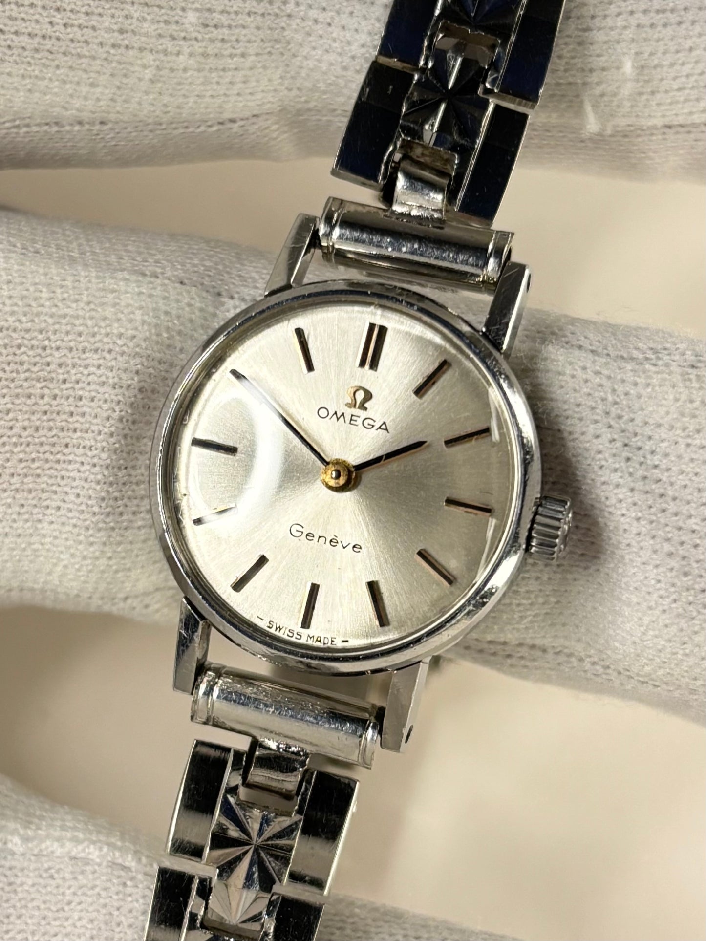 OMEGA Geneve Ladies Vintage 1960’s Manual Sunburst Dial Silver Watch