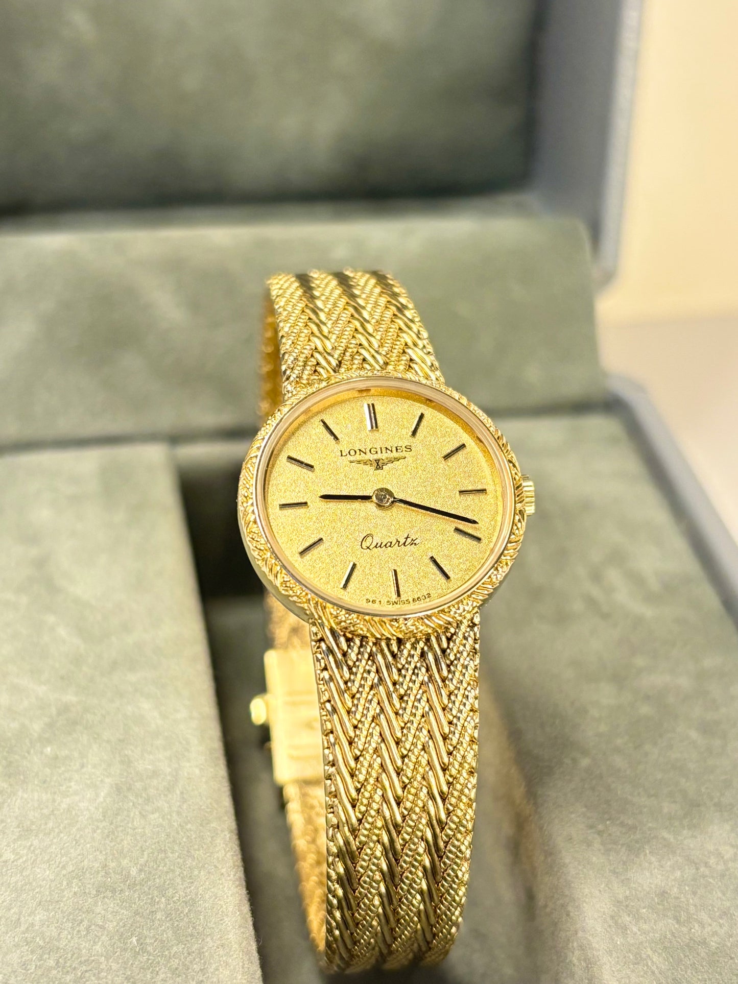 Longines ladies quartz watch ref. 6632 with gold-plated case and gold-toned dial, c.1989