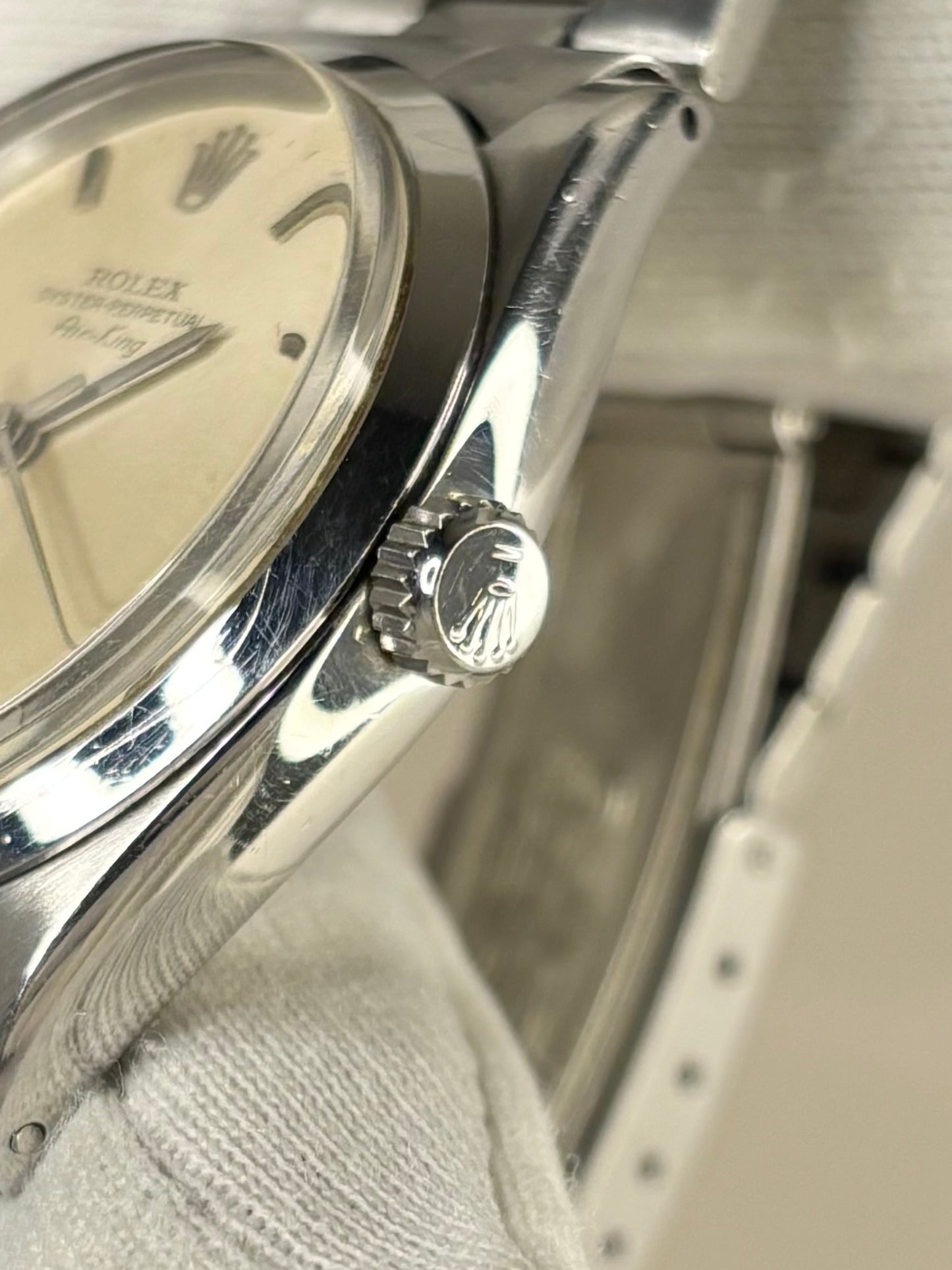 Side view of Rolex Oyster-Perpetual 1960s men’s watch, stainless steel case, automatic cal. 1500 Rolex signed crown