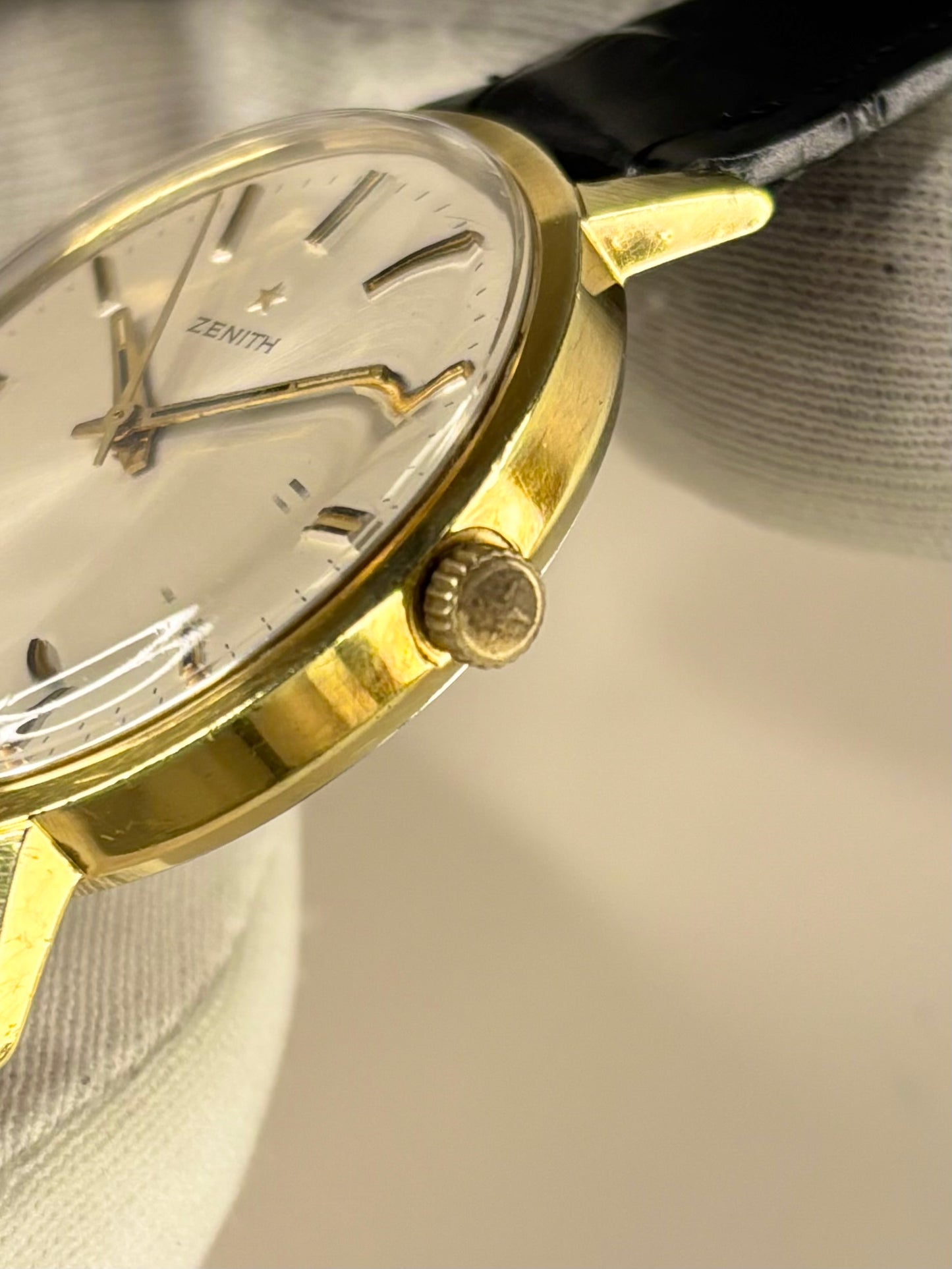 ZENITH Vintage 1970’s Men’s Manual Sunburst Dial Gold Dress Watch - 1209 40