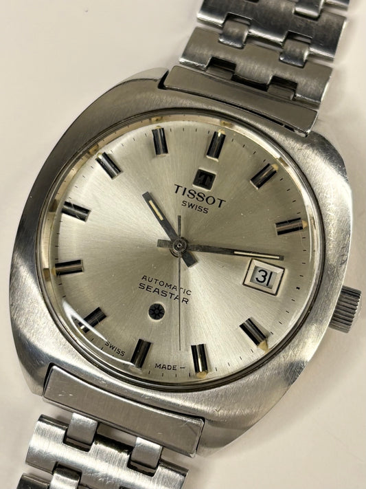 Vintage Tissot Ref. 44585-7X men’s stainless steel dress timekeeper showcasing refined 1970s Swiss design