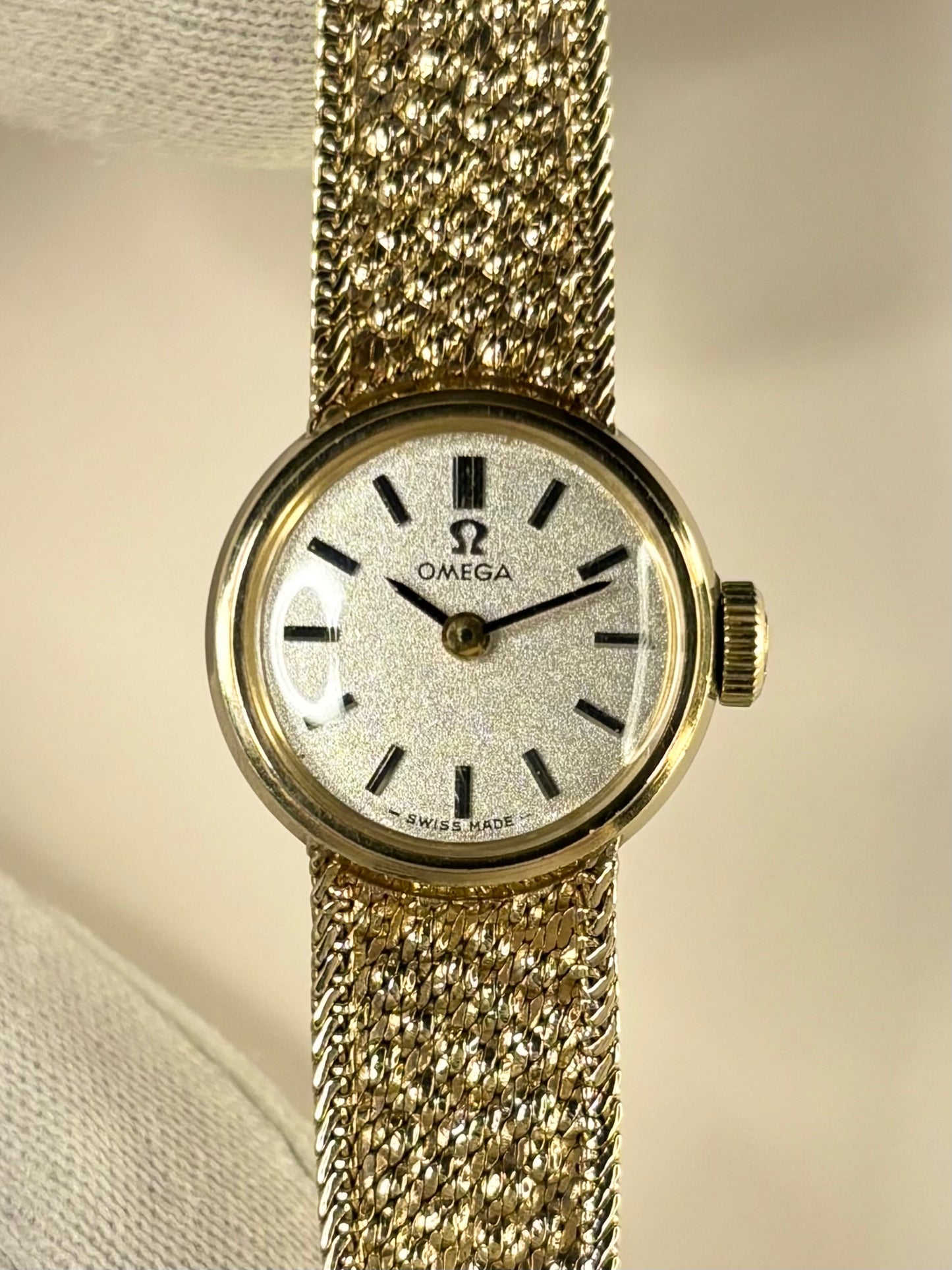 Detailed shot of the Omega ladies 711.5675 timepiece highlighting the smooth dial and rich 9ct gold case, presented as a timeless manual-wind timekeeper.