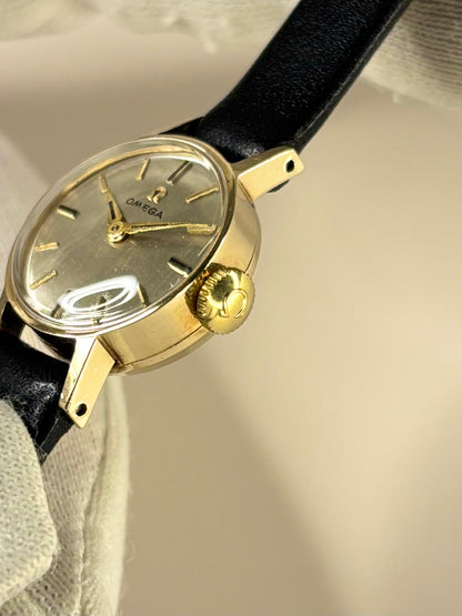 Side profile of Omega 1960s vintage ladies’ dress timekeeper solid gold