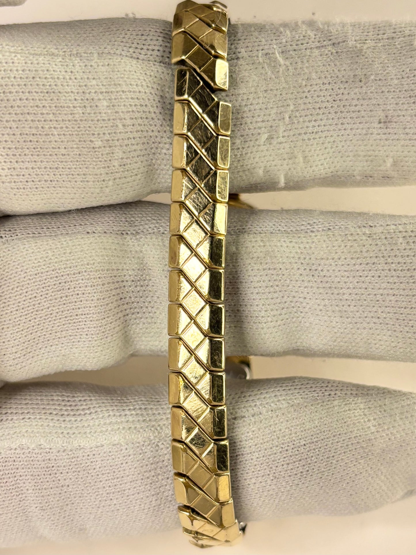 Excalibur 1967 9ct gold ladies vintage timekeeper bracelet view with hallmark details