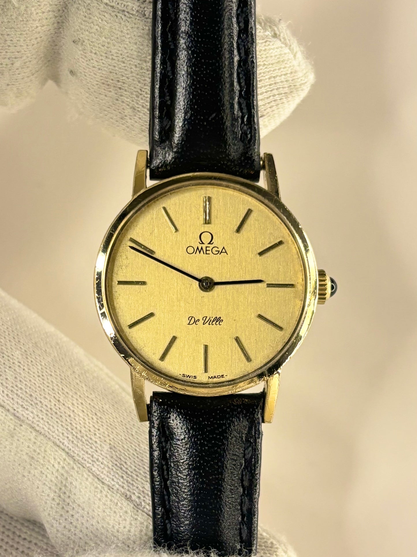 Luxury vintage Omega ladies watch, manual movement 625, gold-plated case, gold-toned dial, model 511.0392, a Swiss timepiece and trustworthy timekeeper.
