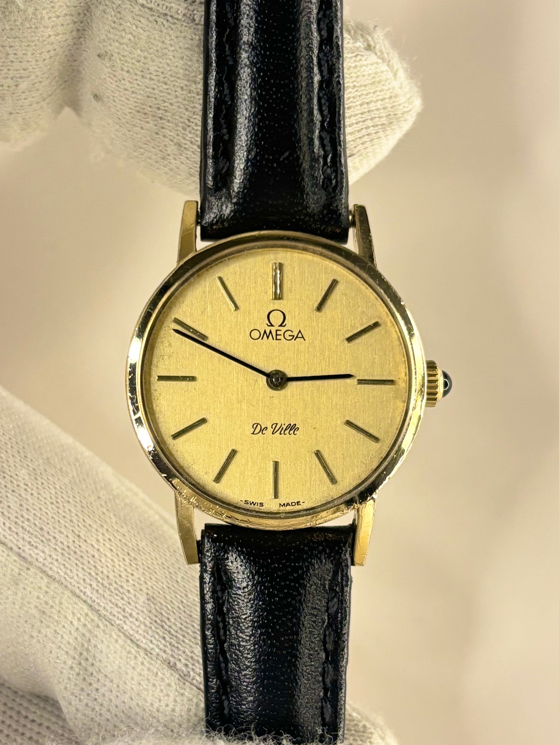 Luxury vintage Omega ladies watch, manual movement 625, gold-plated case, gold-toned dial, model 511.0392, a Swiss timepiece and trustworthy timekeeper.
