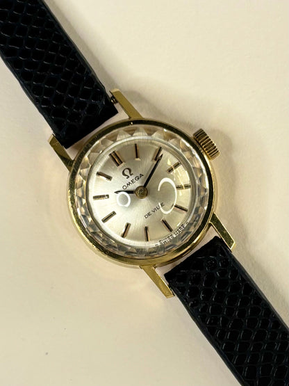 Omega 1967 vintage ladies’ timepiece 18ct solid gold with box and papers
