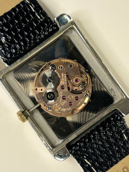 Detailed movement view of Omega De Ville Ref. 111.0136 Pave D’or timekeeper calibre 625