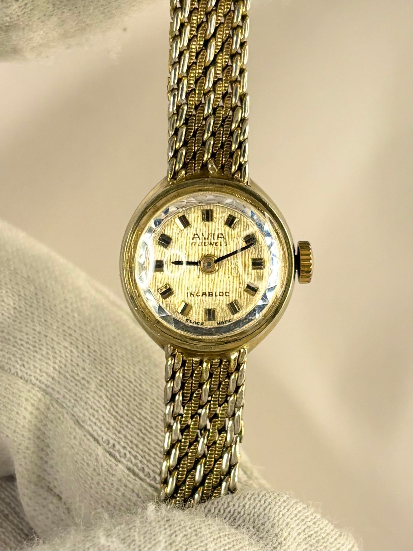 AVIA Ladies Vintage 1970’s *+BOX* Manual Gold Cocktail Watch