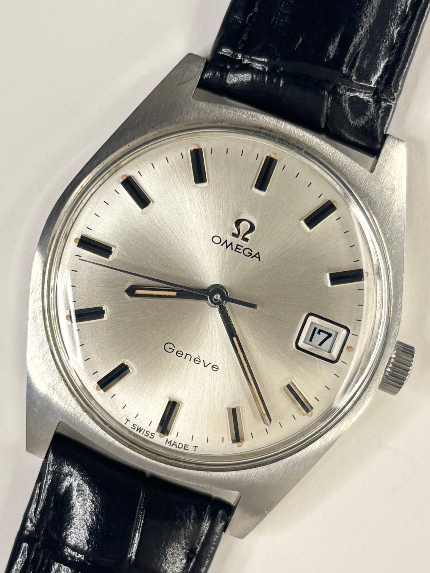 OMEGA Geneve Vintage 1970’s Men’s Manual Date Silver Dress Watch - 136.041
