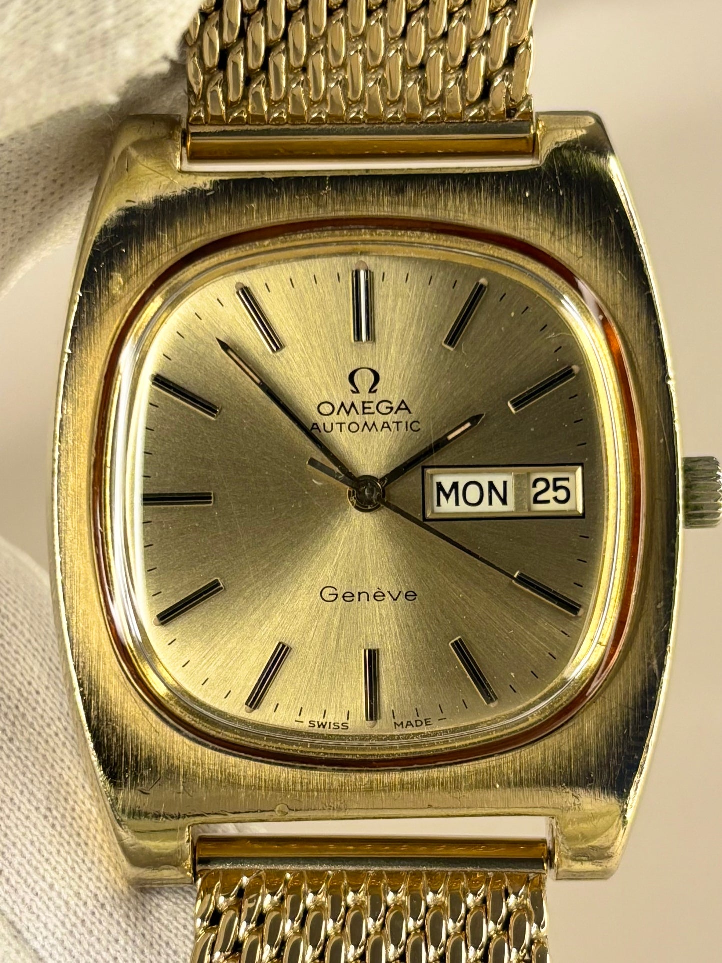 OMEGA Geneve Vintage 1970’s Men’s Automatic Day Date Gold Dress Watch - 166.0188