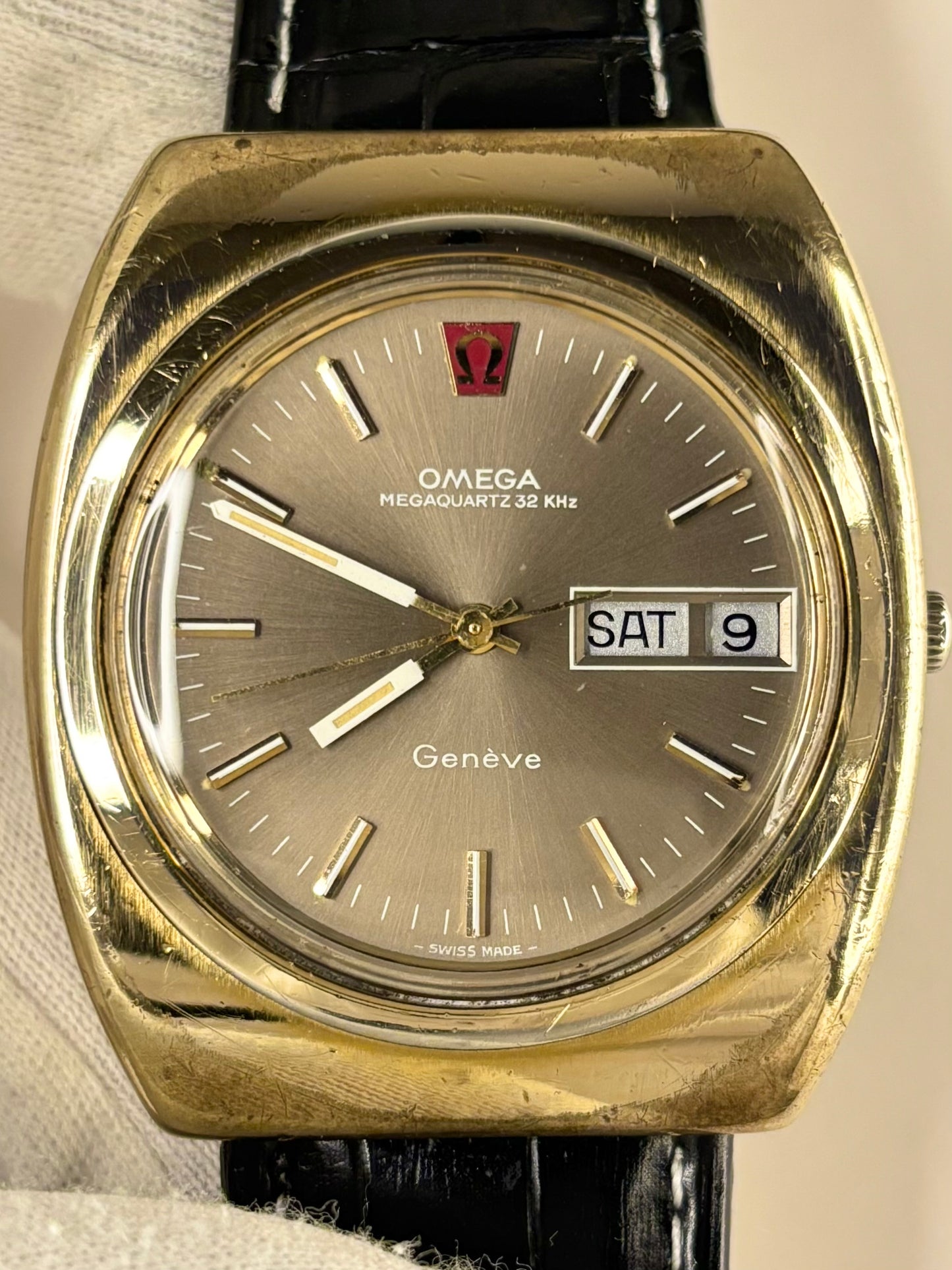 OMEGA Geneve 32KHz Megaquartz Vintage 1970’s Men’s Date Gold Dress Watch - 196.0030 - 1310