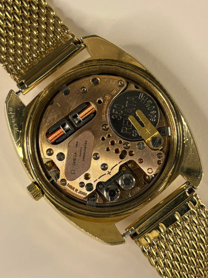 Detailed movement view of Omega Genève Ref. 198.031 timekeeper calibre 1260 f300Hz