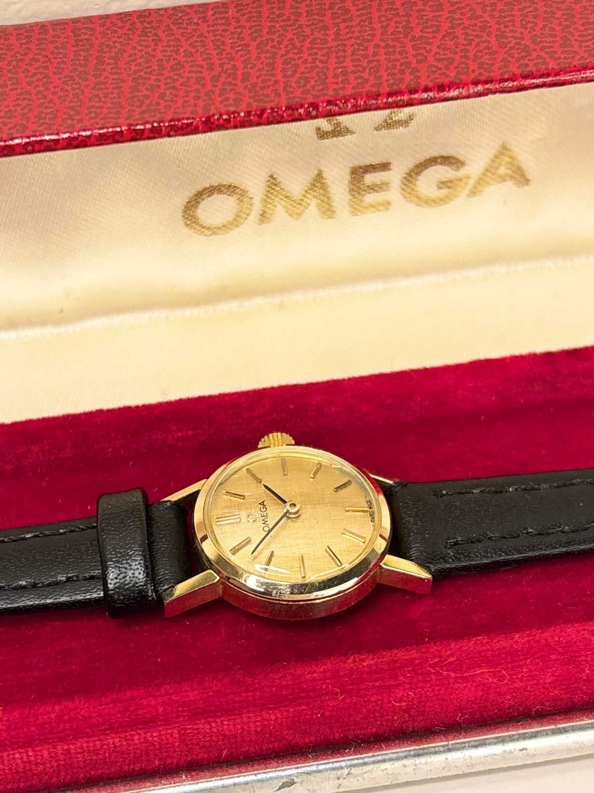 OMEGA Ladies Vintage 1960’s *+BOX* Linen Dial Manual Gold Dress Watch - 511.184
