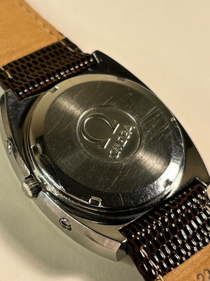 Omega Genève Ref. 1310 men’s vintage timekeeper caseback view with hallmark and model details