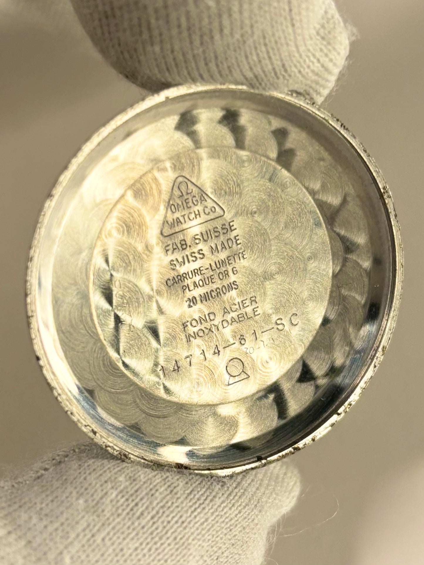 Caseback of Omega vintage men’s watch ref. 14714-61 with manual wind movement cal. 285
