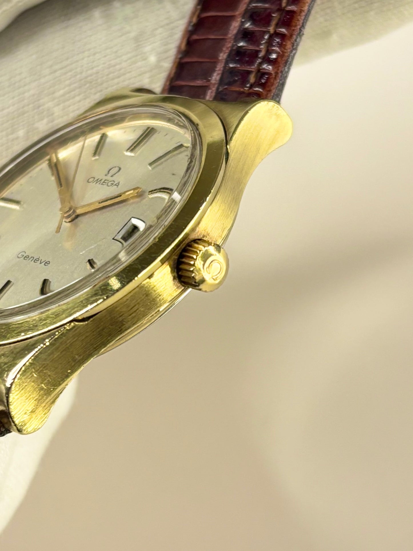 OMEGA Geneve *+PAPERS* Vintage 1970’s Men’s Manual Date Gold Dress Watch - 136.0102